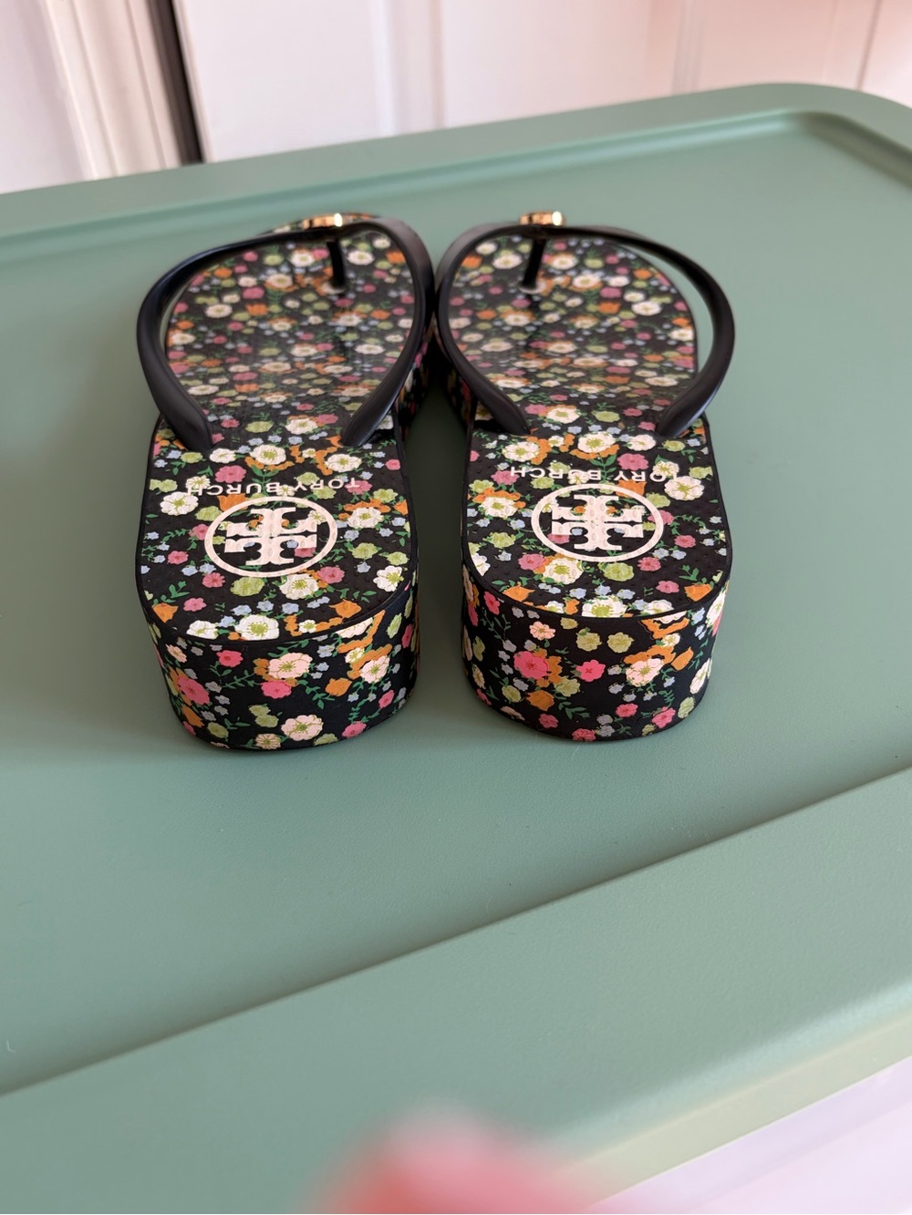 Tory Burch heeled sandals/ flip flops - Picture 4 of 5